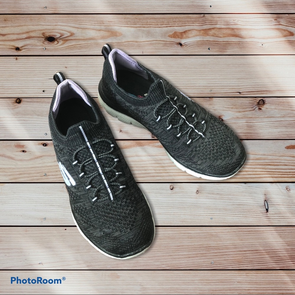 6.5 Sketchers purple/grey memory foam sneakers